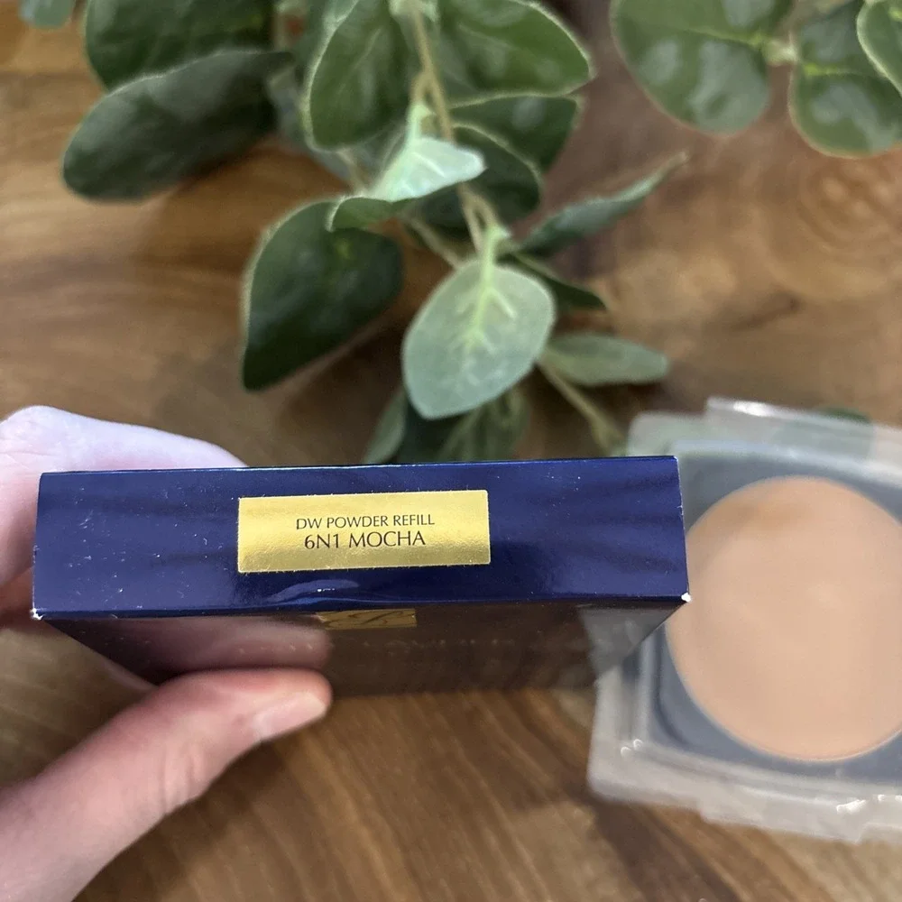 Estee Lauder Double Wear Stay in Place Matte Powder Foundation (6N1) Mocha